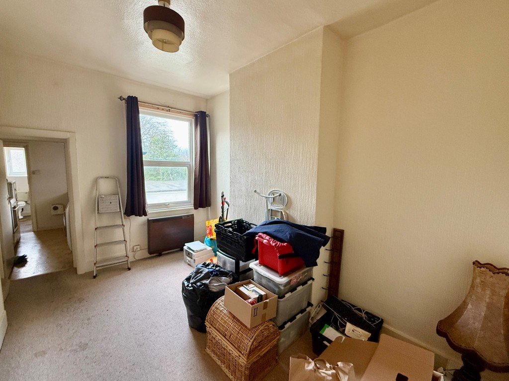 Lot: 30 - MIXED-USE DOUBLE-FRONTED BUILDING - 12 Grange Road - dining room